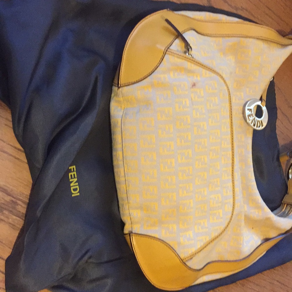 Authentic beautiful yellow fendi bag, great for spring / summer
