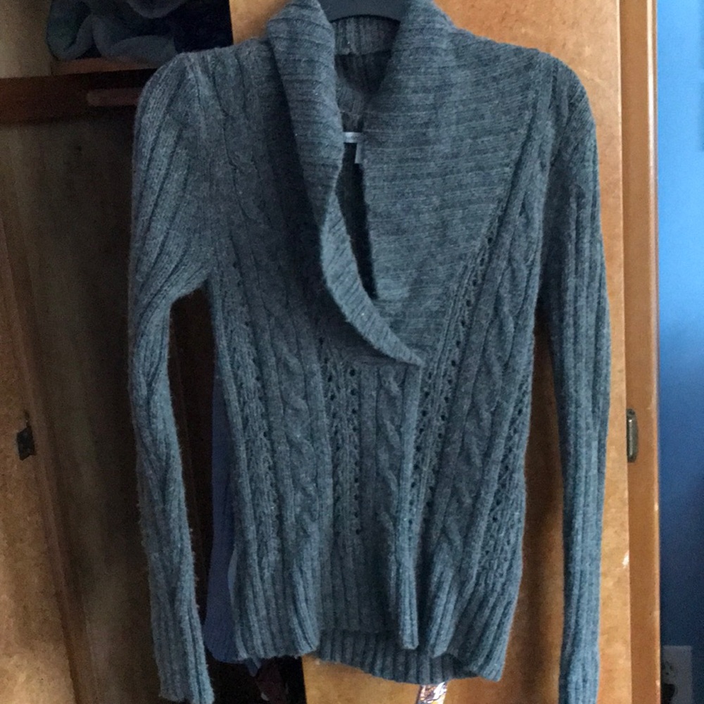 grey knit sweater