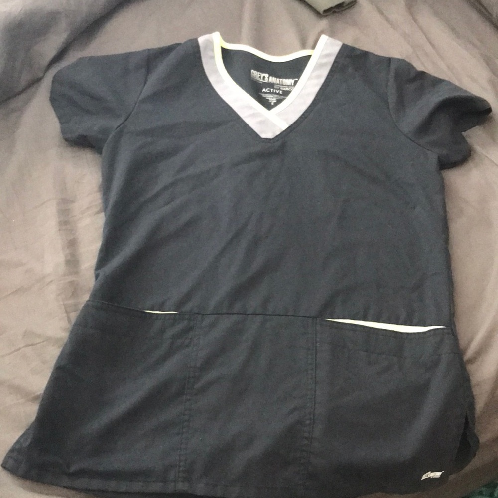 Grays anatomy active scrub top