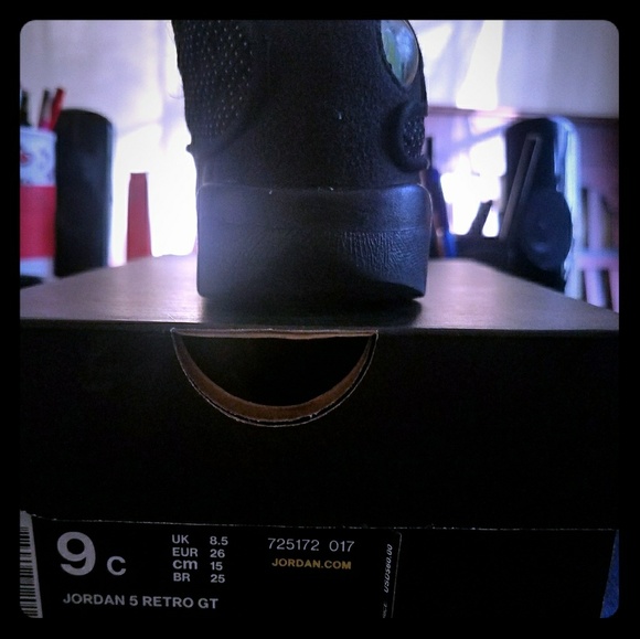 Jordan Retro size 9C with box - Picture 1 of 2