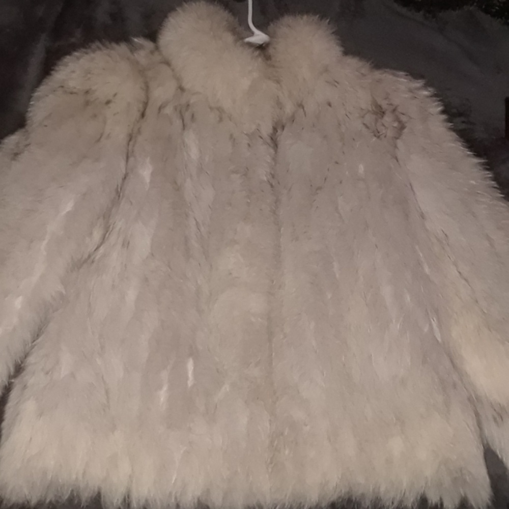 white fur coat /w grey under tone!