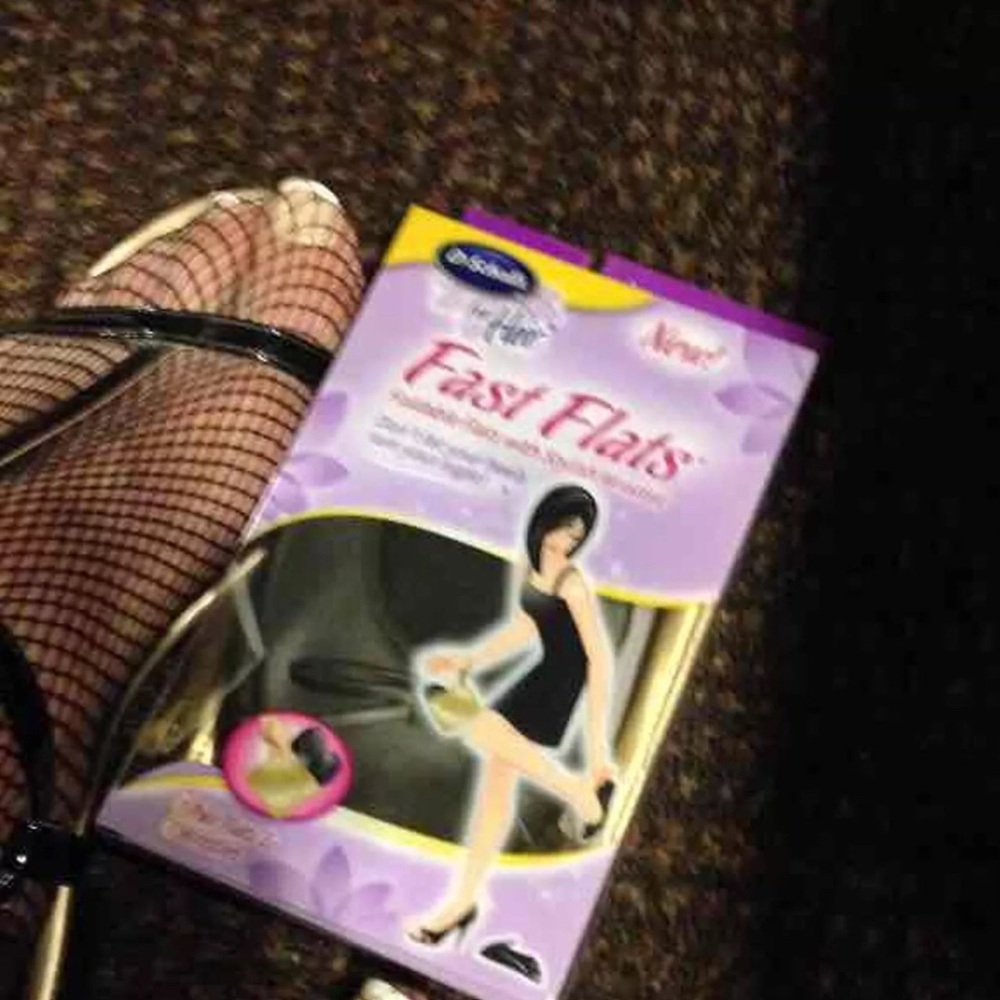 Dr. Scholls for her fast flats fits sizes 9 to 10!