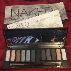 Urban Decay Naked Smoky Pallete