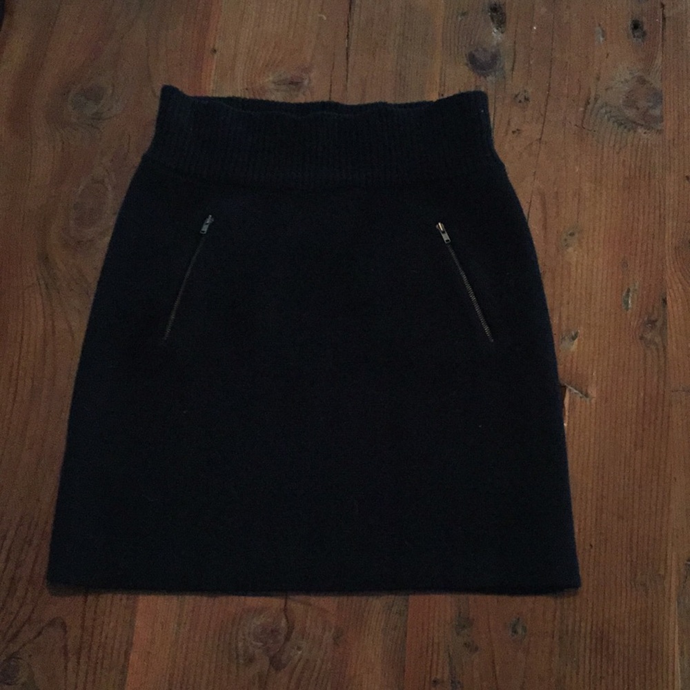 Loft stretchy skirt with zippers!