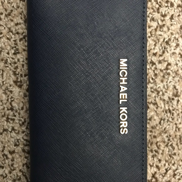 Michael Kors Handbags - Michael Kors 3 card slot wallet
