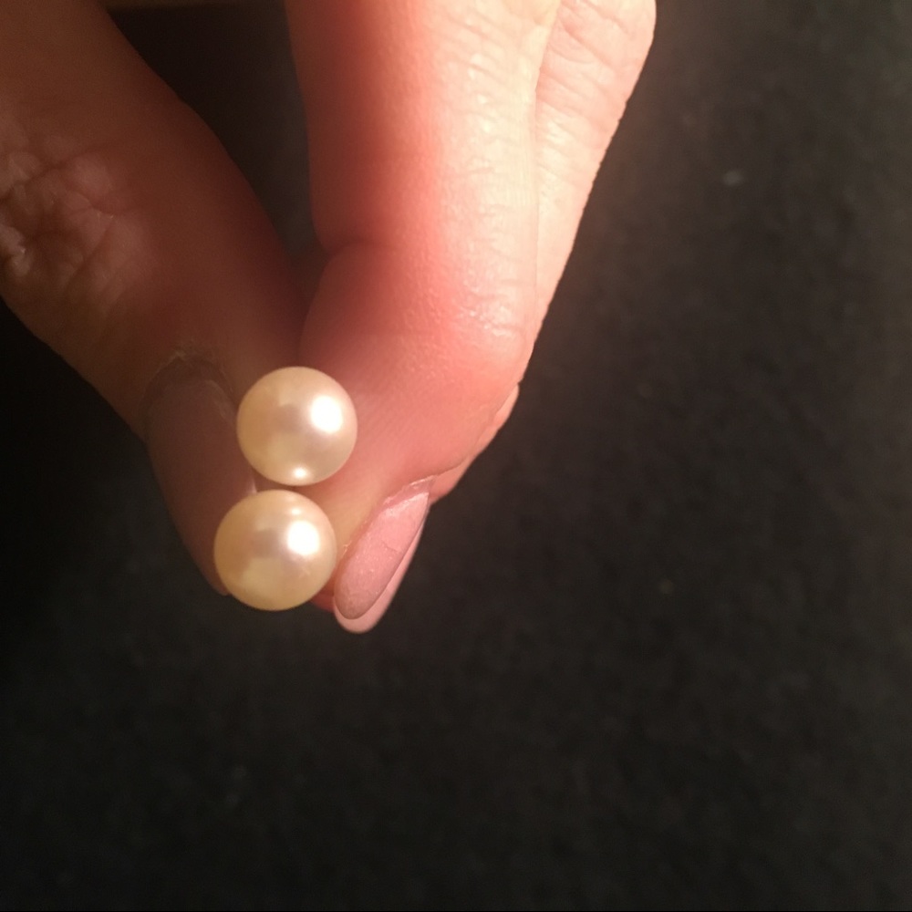 7mm pearl earrings (cultured)