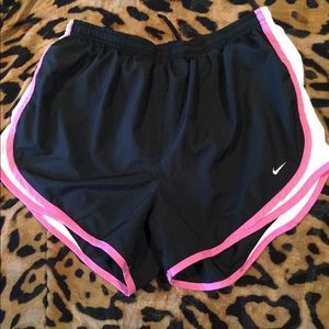 Nike shorts size L