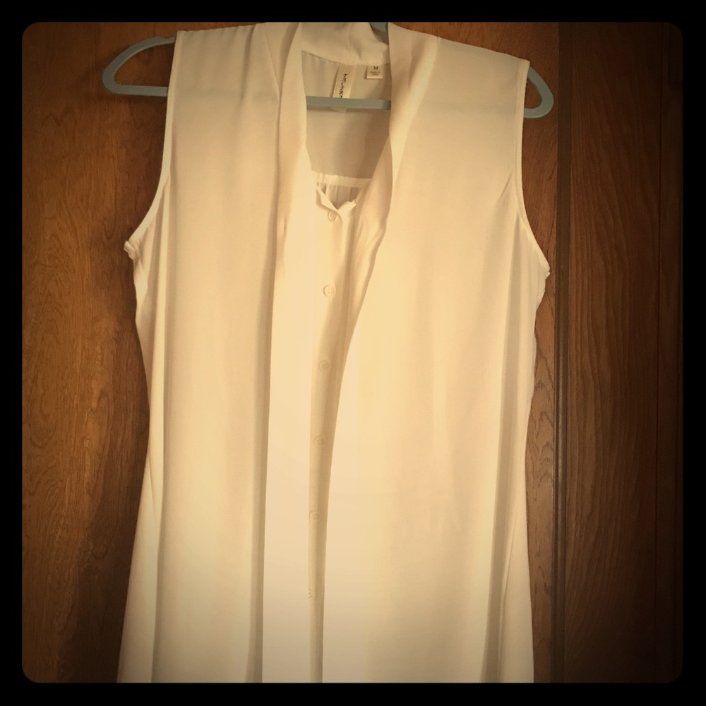 Sleeveless tie front blouse