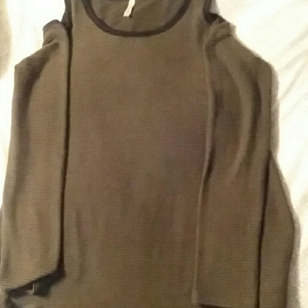 Sweater cold shoulder