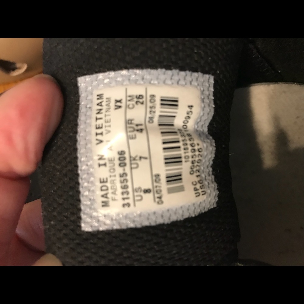 Nike 6.0 - Black & Raspberry size 8 - Picture 2 of 4