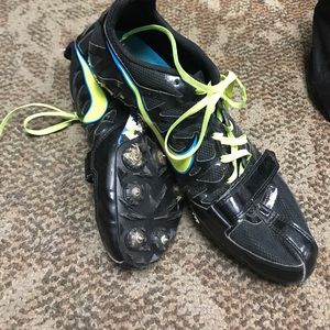 Track shoes
