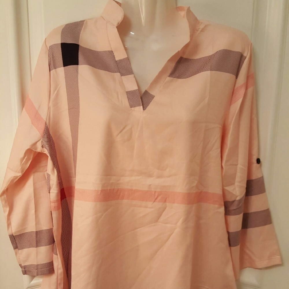 A three-quarter length sleeve v-neck front
