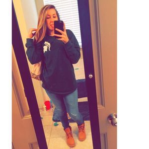 Meet your Posher, Courtney