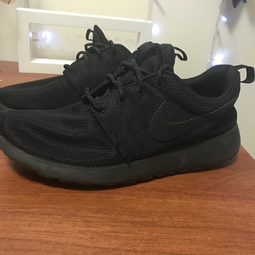 Nike rosche runs black