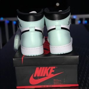 SIZE 9.5 Art Basel 1's Igloo