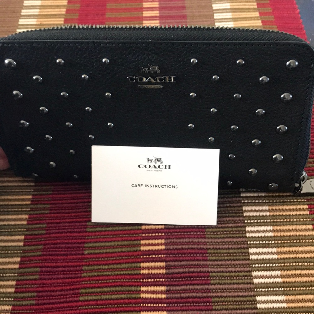 ISO matching purse