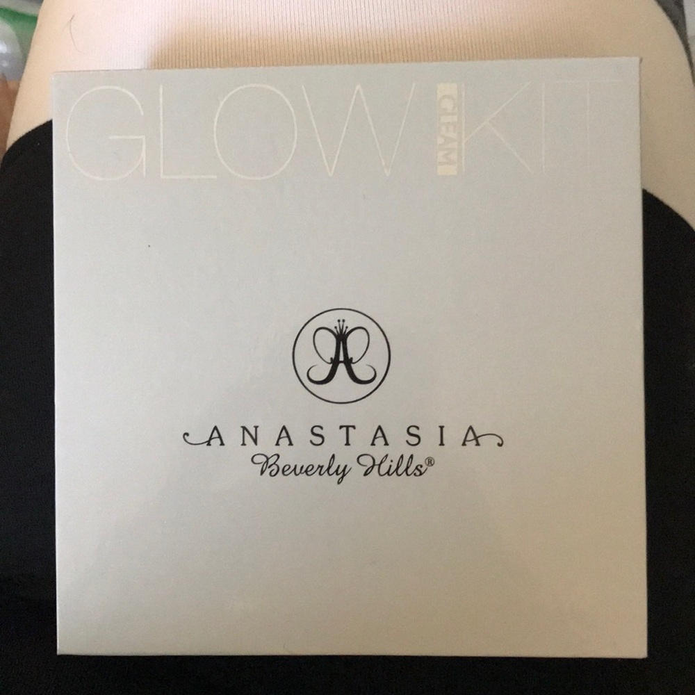 Anastasia Beverly Hills gleam glow kit