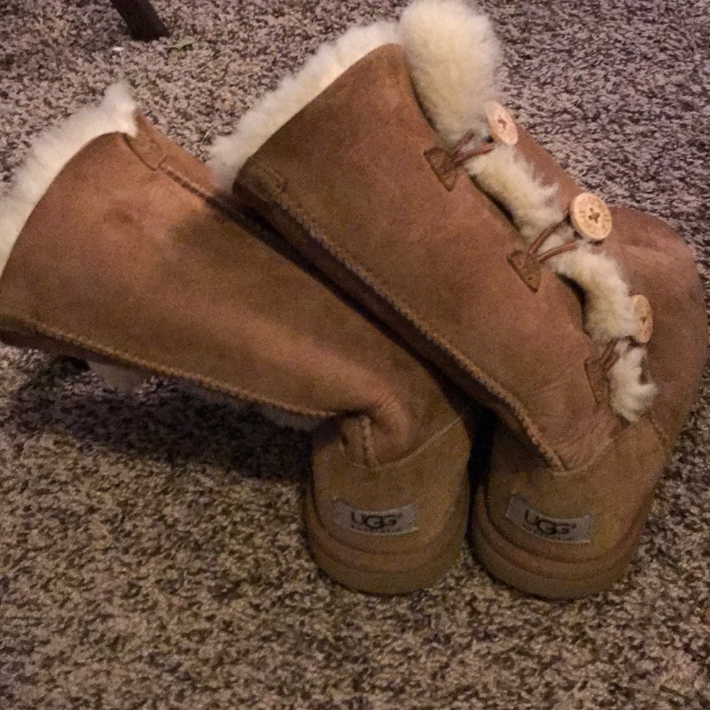 Tan Uggs
