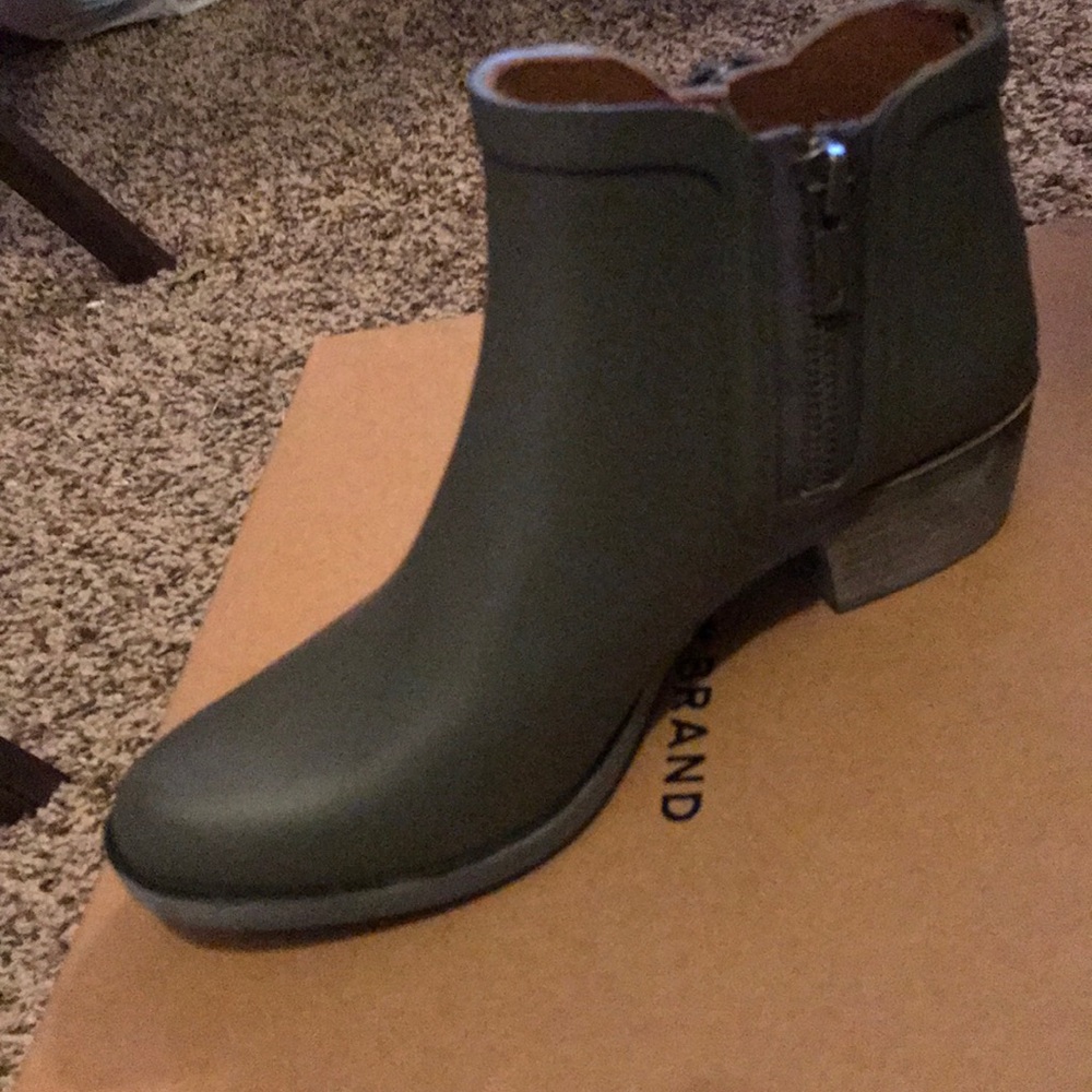 NEW! Lucky Brand Rain Boots