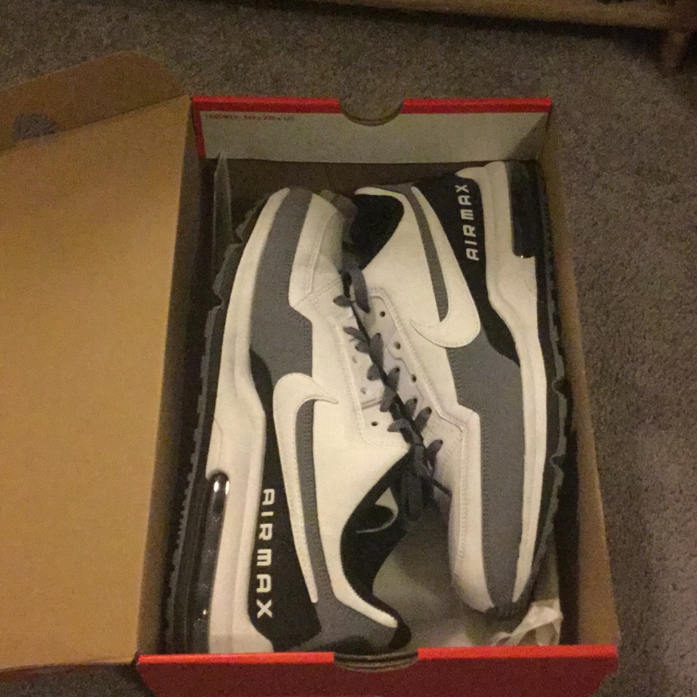 Nike AirMax size 11 men’s