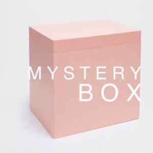 KONSIGNED Dresses - MYSTERY BOX KONSIGNED Dresses - MYSTERY BOX