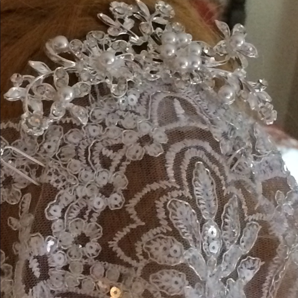 Single layer wedding pin on veil