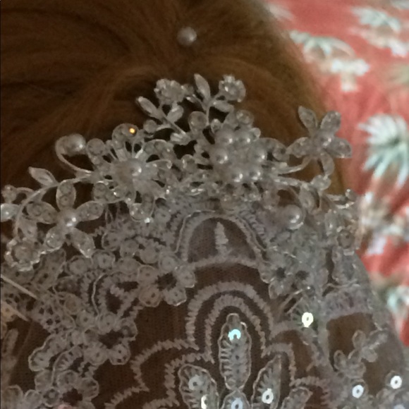 Single layer wedding pin on veil - Picture 2 of 7