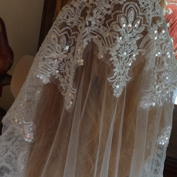 Single layer wedding pin on veil - Picture 4 of 7