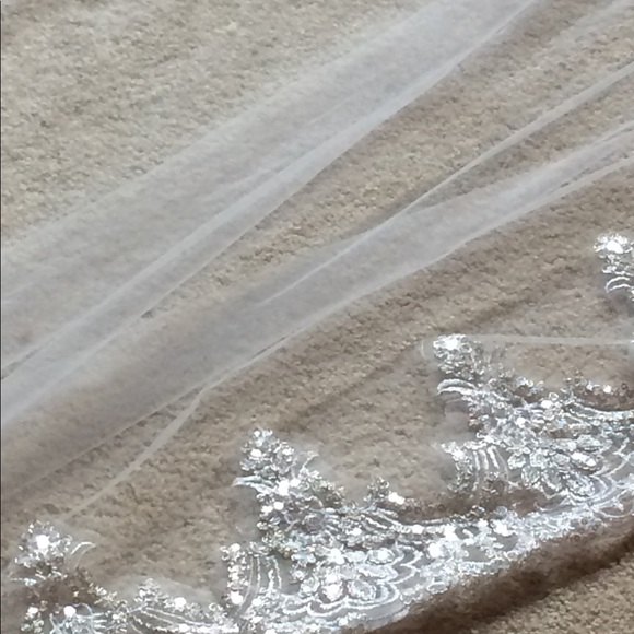 Single layer wedding pin on veil - Picture 5 of 7
