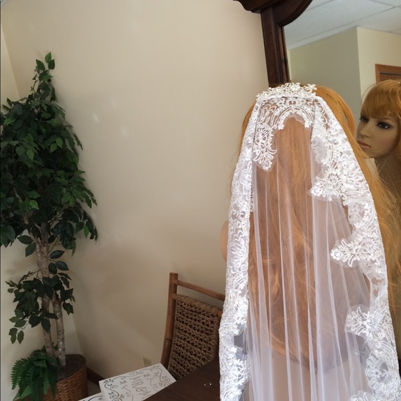 Single layer wedding pin on veil - Picture 7 of 7