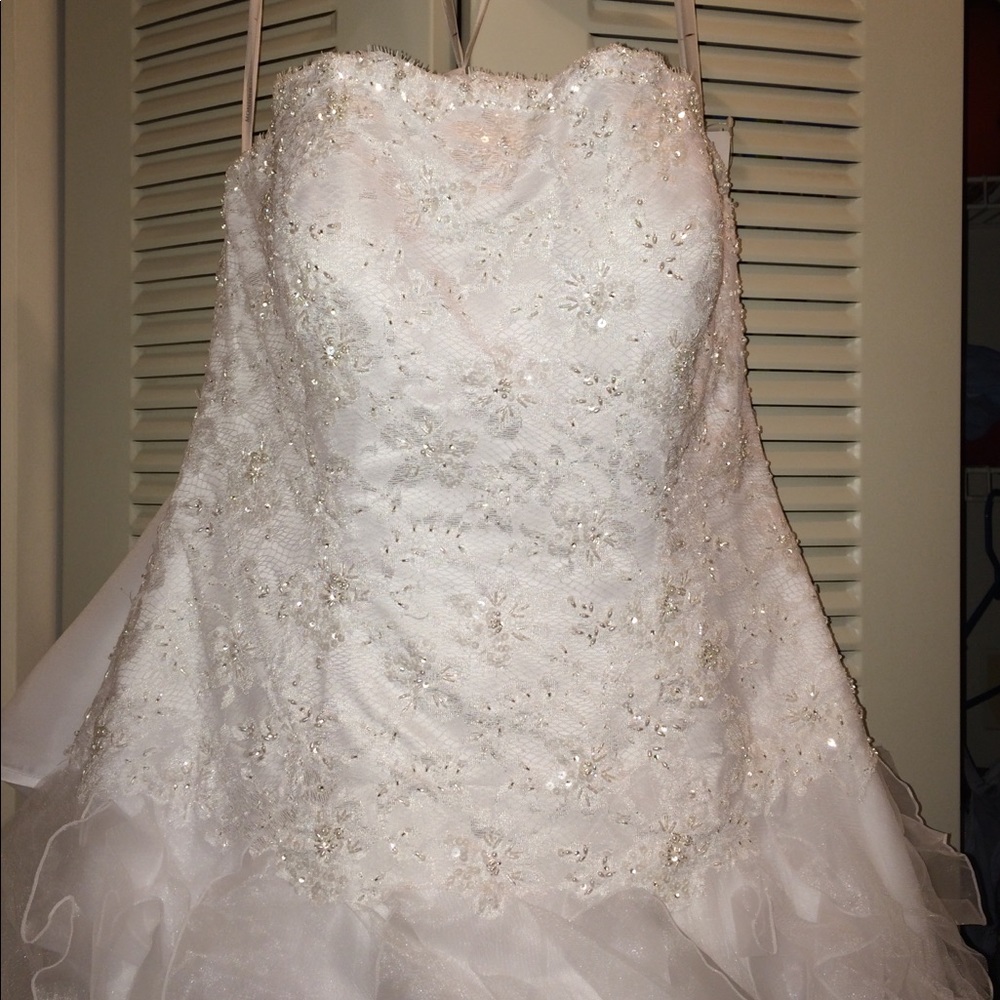 Wedding dress - Picture 3 of 8