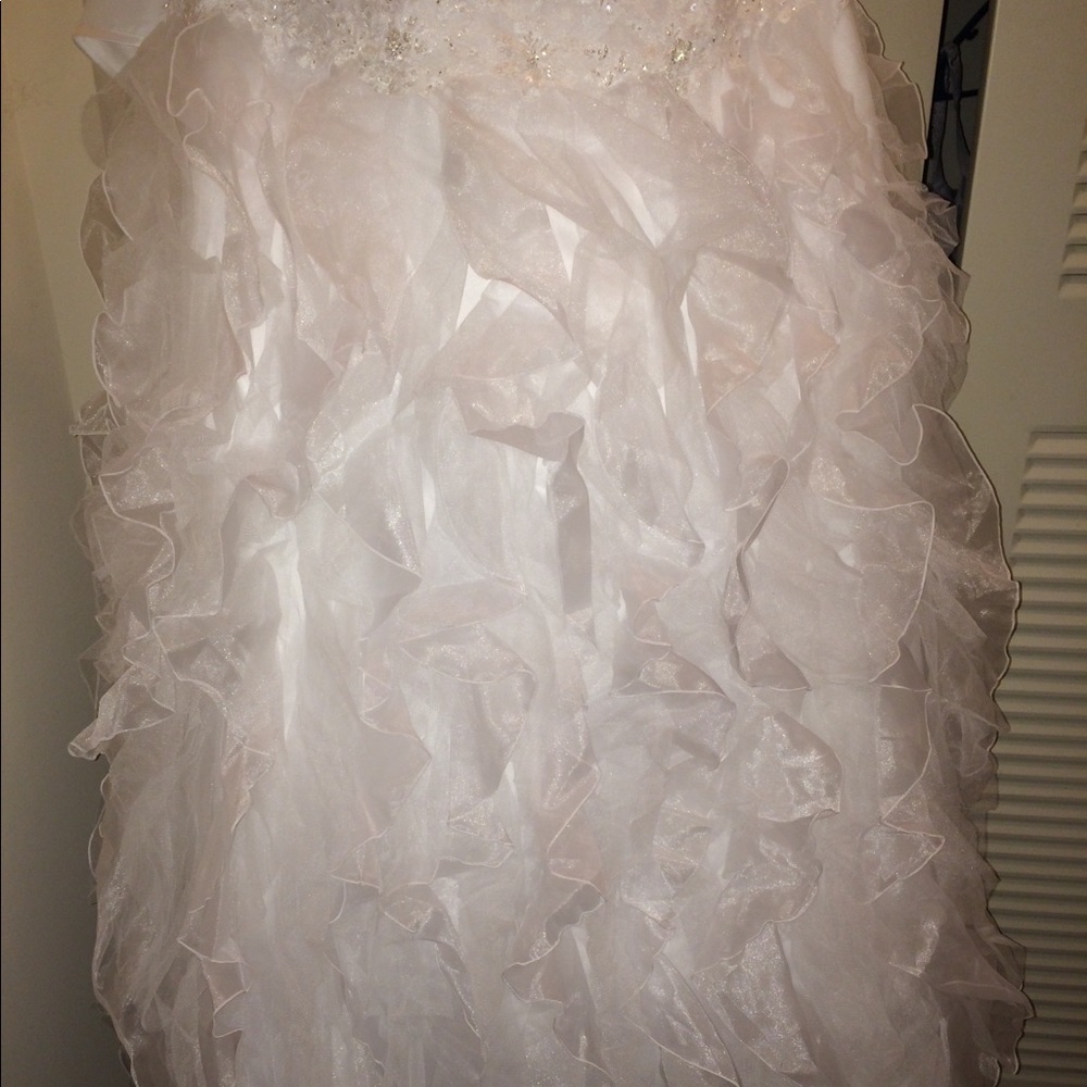 Wedding dress - Picture 4 of 8