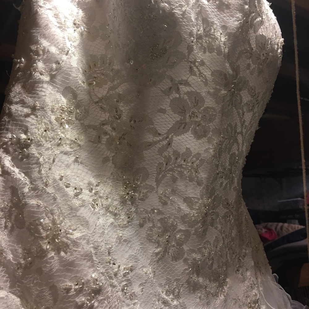 Wedding dress - Picture 8 of 8