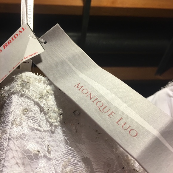 Wedding dress - Picture 6 of 8