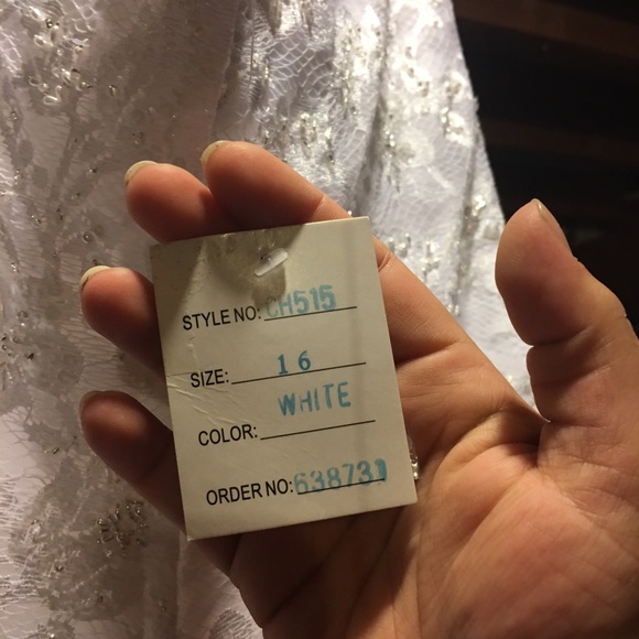 Wedding dress - Picture 7 of 8