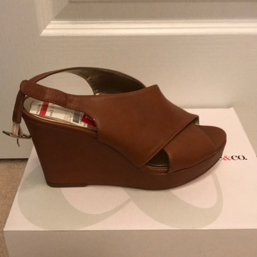 Brown wedge