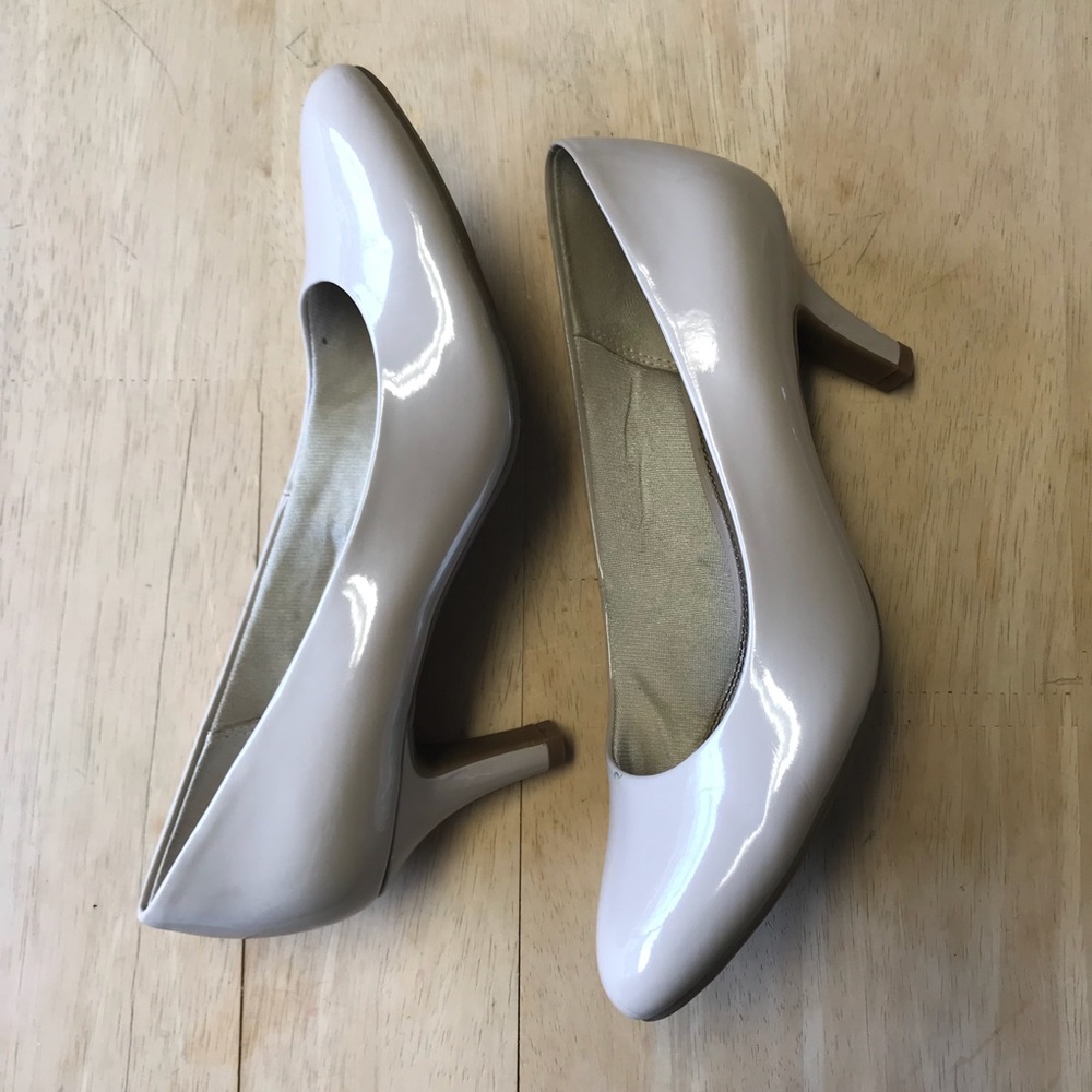 LifeStride Parigi Nude Pump Heels w/ Soft System