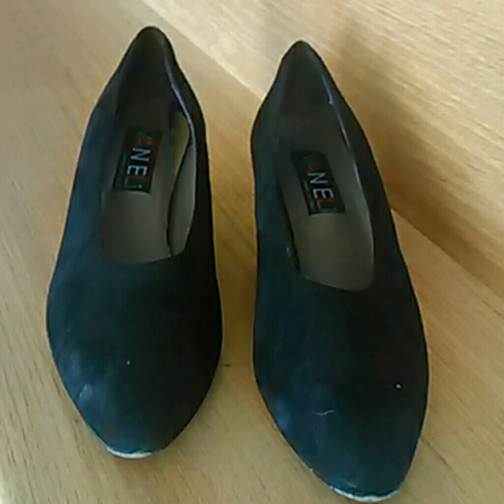 Black suede pumps size 8