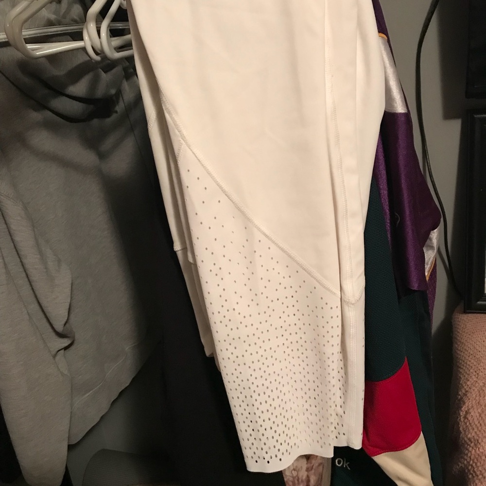 NWOT White Lulu Anew Tight Size 4