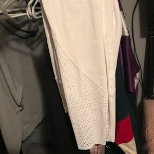 NWOT White Lulu Anew Tight Size 4