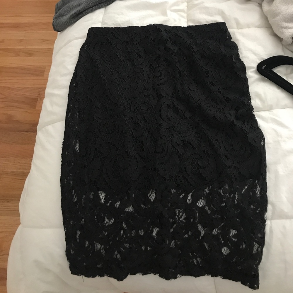 Lace skirt