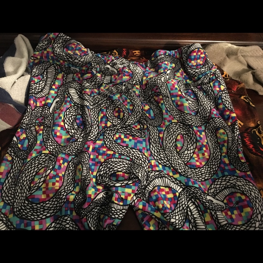 Lularoe snake leggings TC used