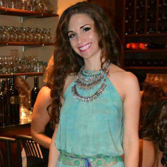 Meet your Posher, Amanda - Picture 4 of 6