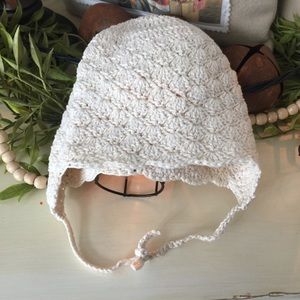 Crochet baby bonnet