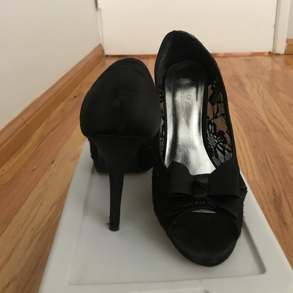 Black lace and bow heal