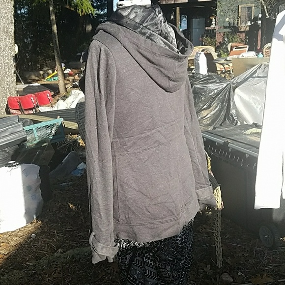 gray billabong pee coat type coat with hood - Picture 4 of 7