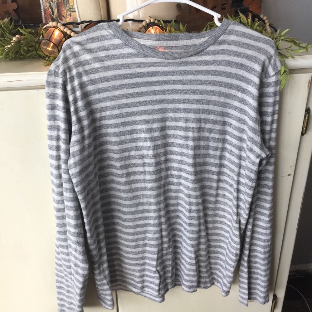 Gap men’s size med shirt