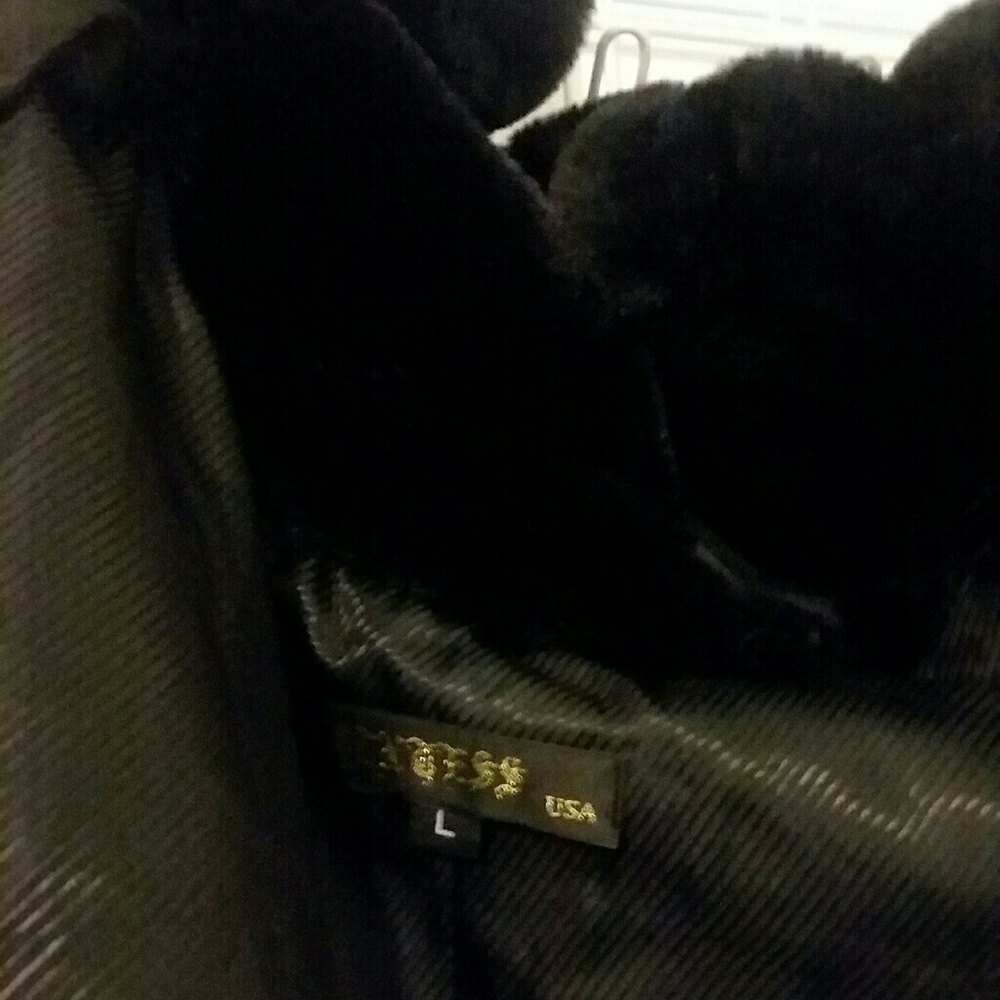 Beautiful faux fur cape - Picture 3 of 3