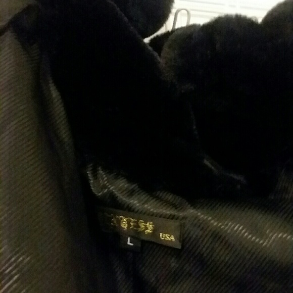 Beautiful faux fur cape - Picture 3 of 3