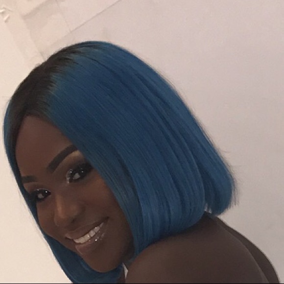 BLUE BLUNT CUT BOB Divaswigs. Original price $$490 - Picture 4 of 5
